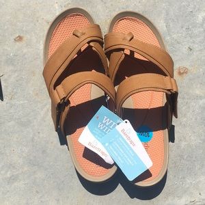 NWT Baretraps Sandals 10W